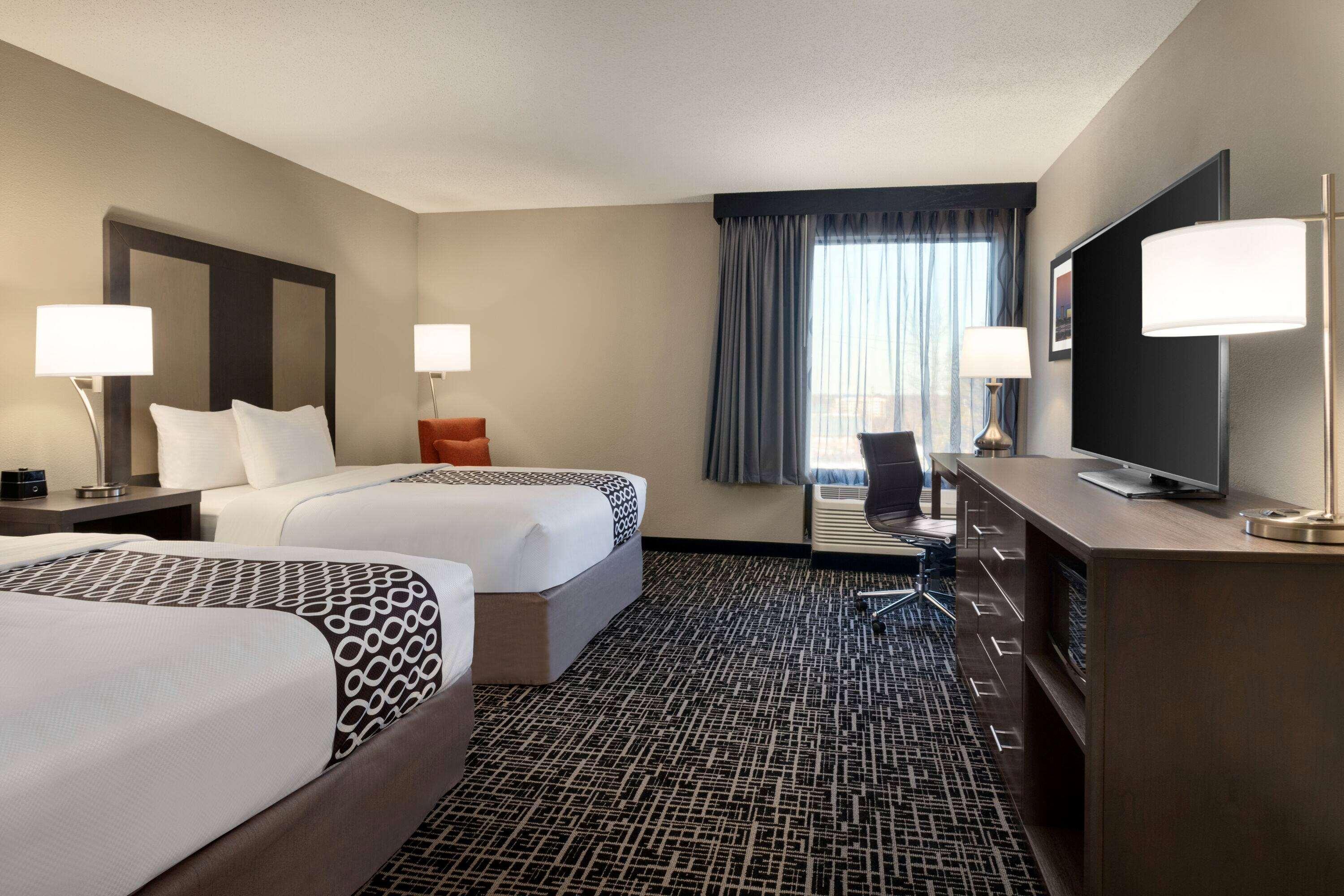 La Quinta Inn & Suites By Wyndham St Louis Route 66 Windsor Springs Zewnętrze zdjęcie