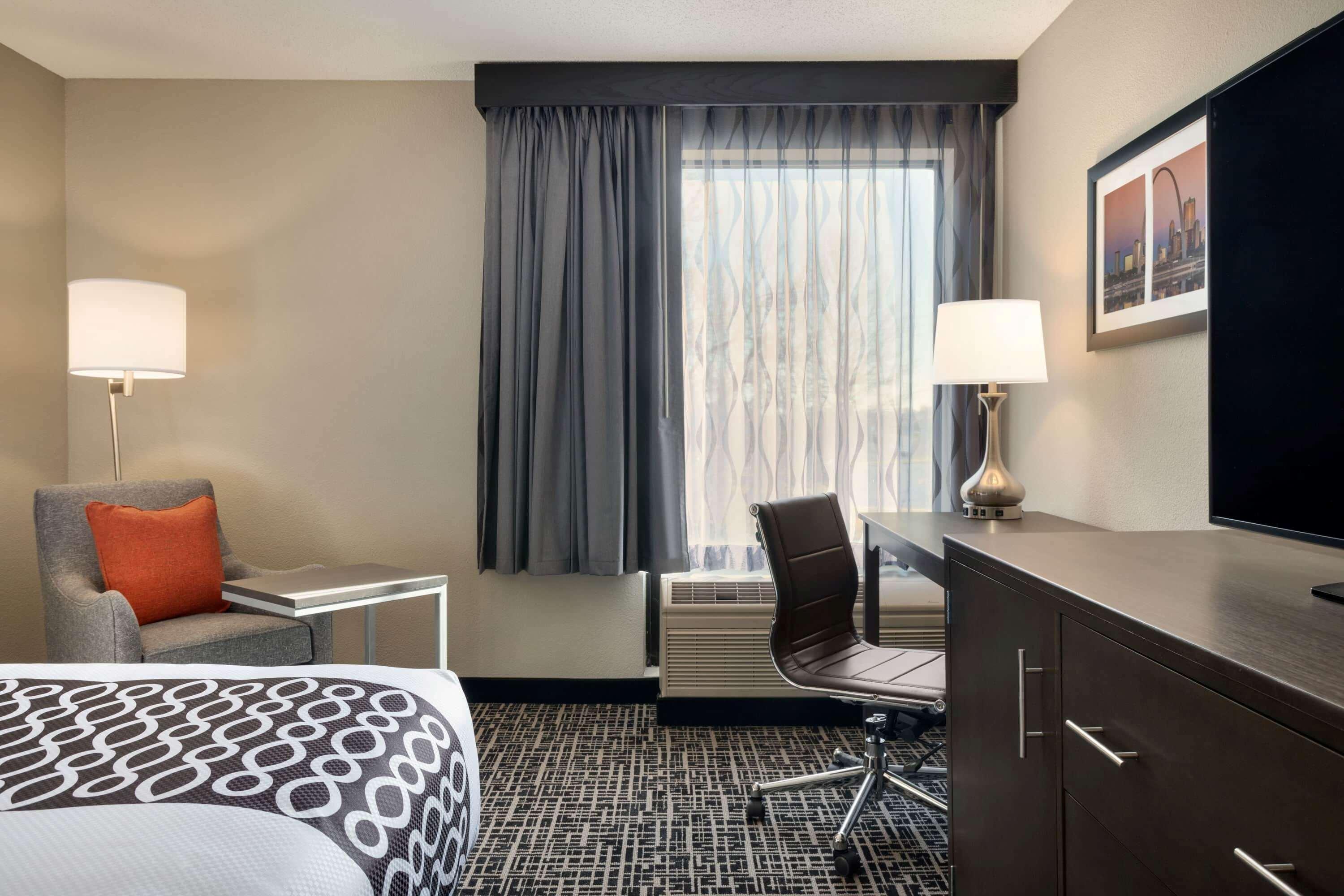 La Quinta Inn & Suites By Wyndham St Louis Route 66 Windsor Springs Zewnętrze zdjęcie