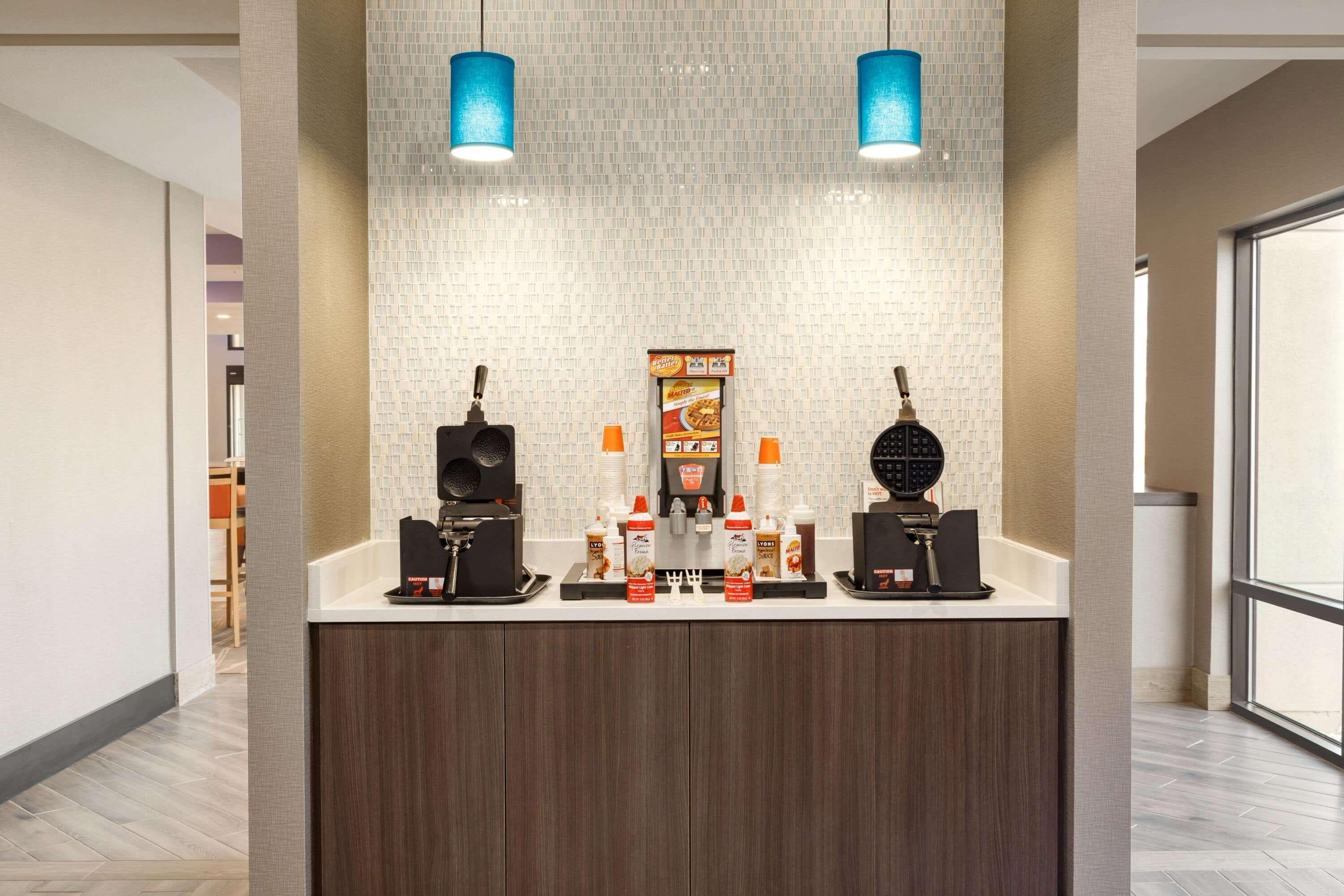La Quinta Inn & Suites By Wyndham St Louis Route 66 Windsor Springs Zewnętrze zdjęcie